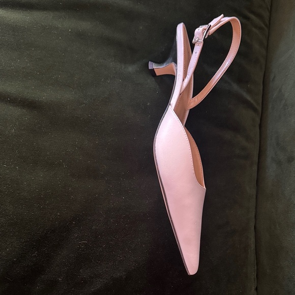 Brand new Michael Kors Cream Slingbacks with Kitten Heel - Picture 2 of 6